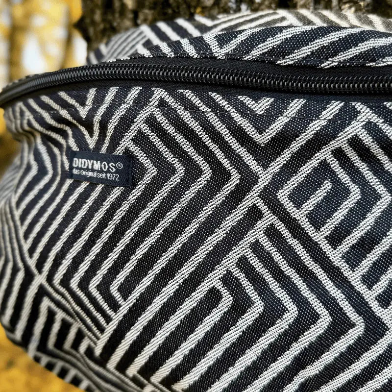Metro Monochrome Moon Bag by Didymos Didymos