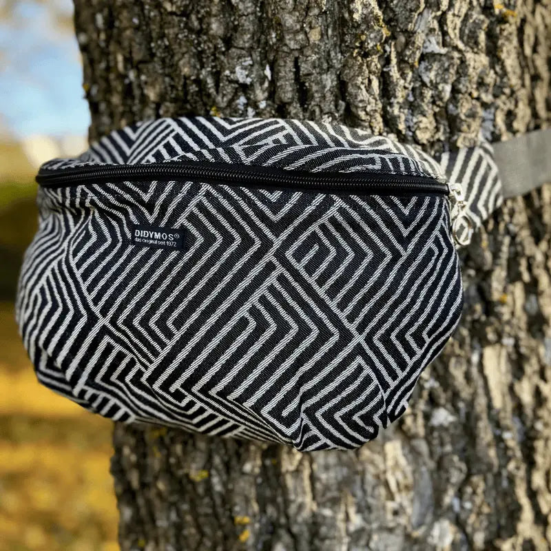 Metro Monochrome Moon Bag by Didymos Didymos