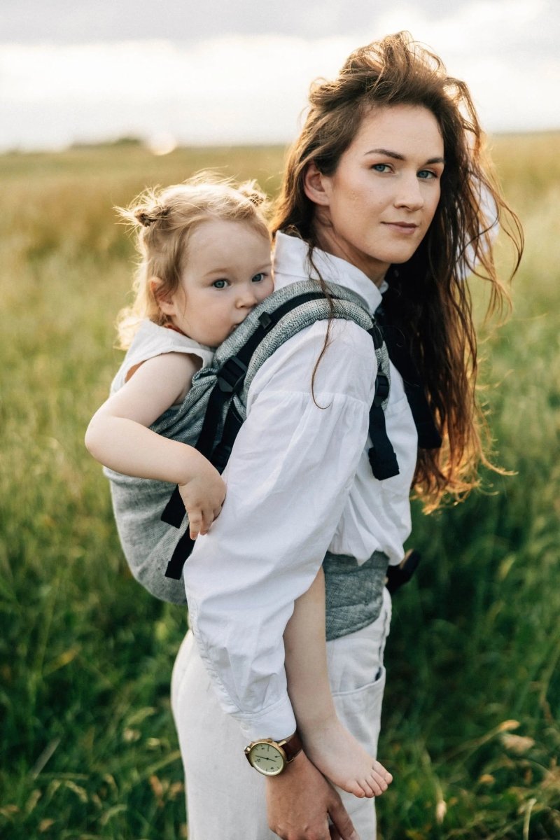 LennyLamb Arrow buckle baby carrier