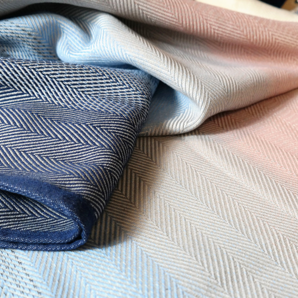 Lisca Opal Woven Wrap by Didymos, close-up of the navy, blue, white and pink lisca weave