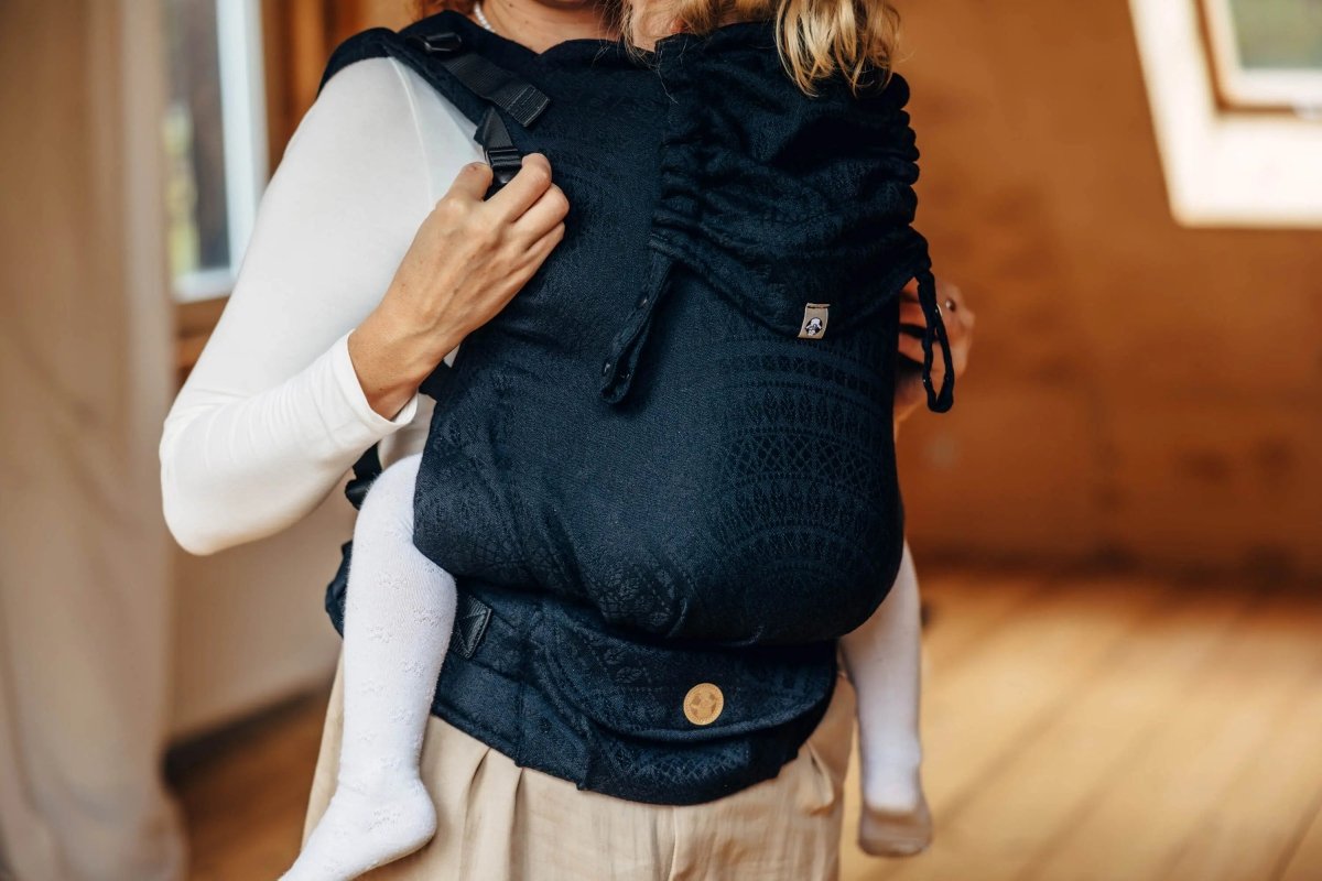 Peacock's Tail Pitch Black LennyPreschool Carrier by LennyLamb - Buckle CarrierLittle Zen One5907557782401
