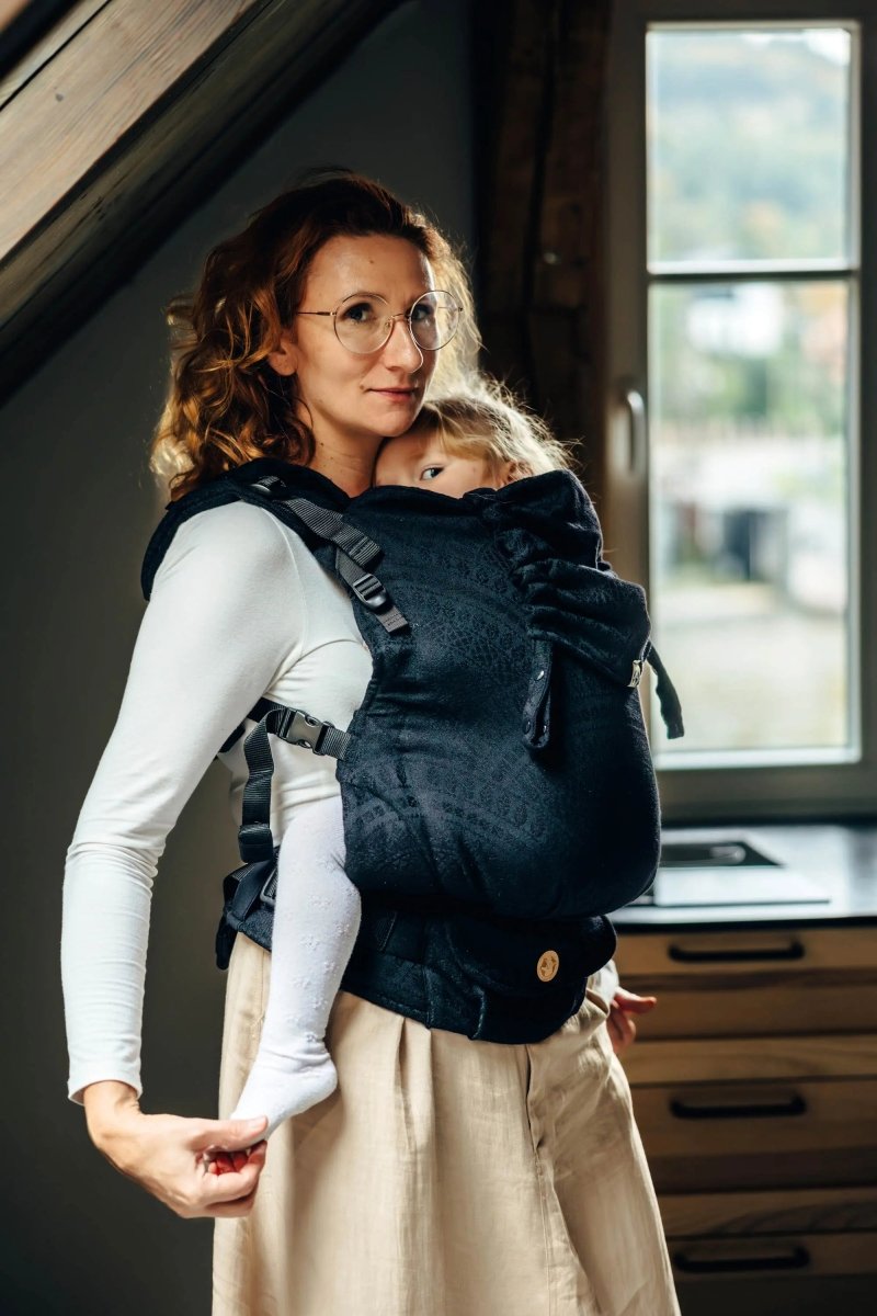 Peacock's Tail Pitch Black LennyPreschool Carrier by LennyLamb - Buckle CarrierLittle Zen One5907557782401