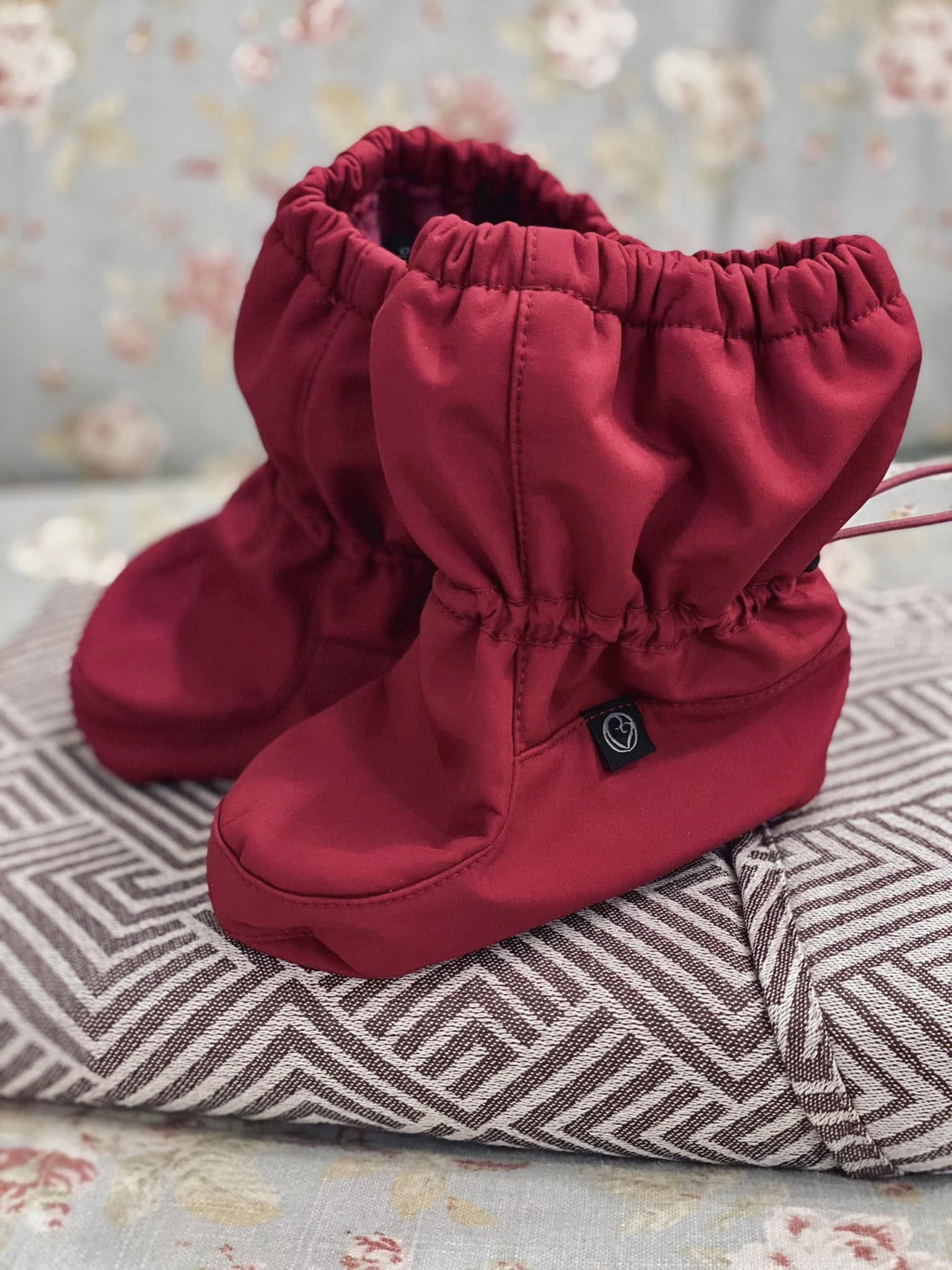Mamalila Babywearing Outerwear Booties Allrounder Berry Olya Nelson