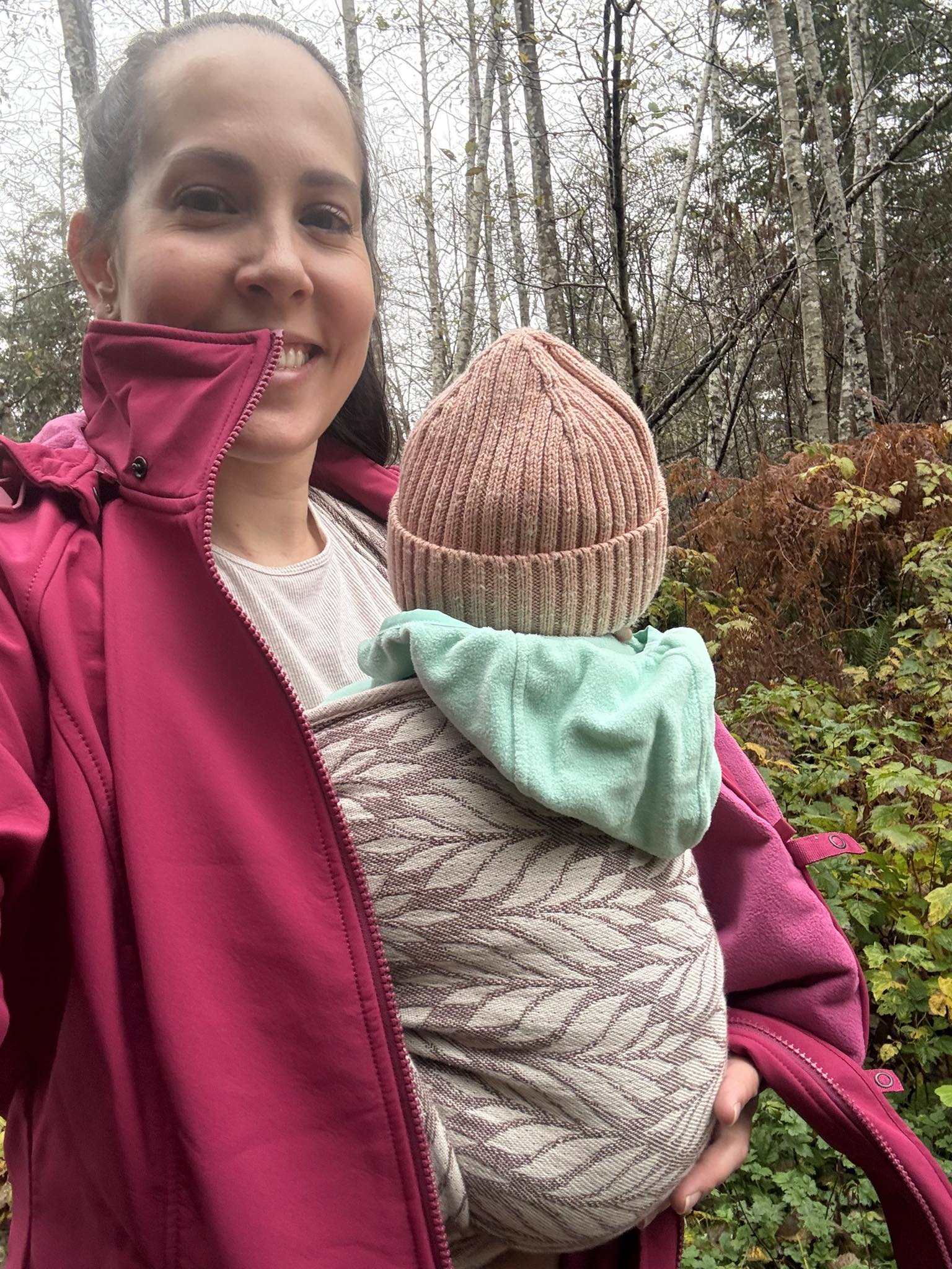 Ugc 2025 11 17 Mamalila Babywearing Outerwear Allrounder Berry Azea Dasanjh